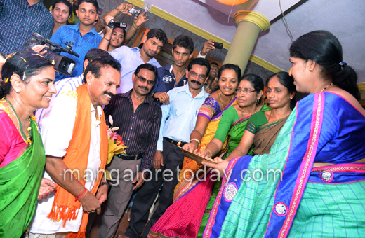 Sadananda Gowda in native place putter